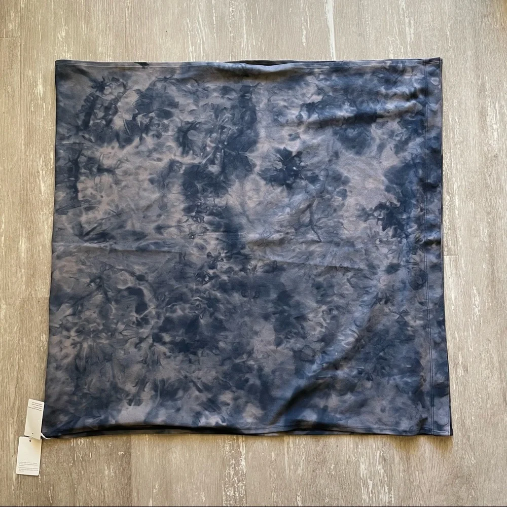 Lululemon Customizable Snap Scarf - Diamond Dye Navy - Picture 5 of 6